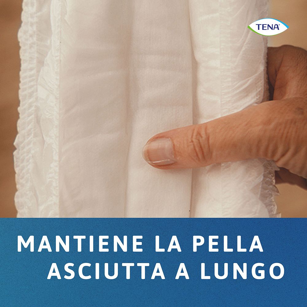 Dettaglio TENA ProSkin Pants. Testo: Mantiene la pelle asciutta a lungo. Mano tocca la mutandina.