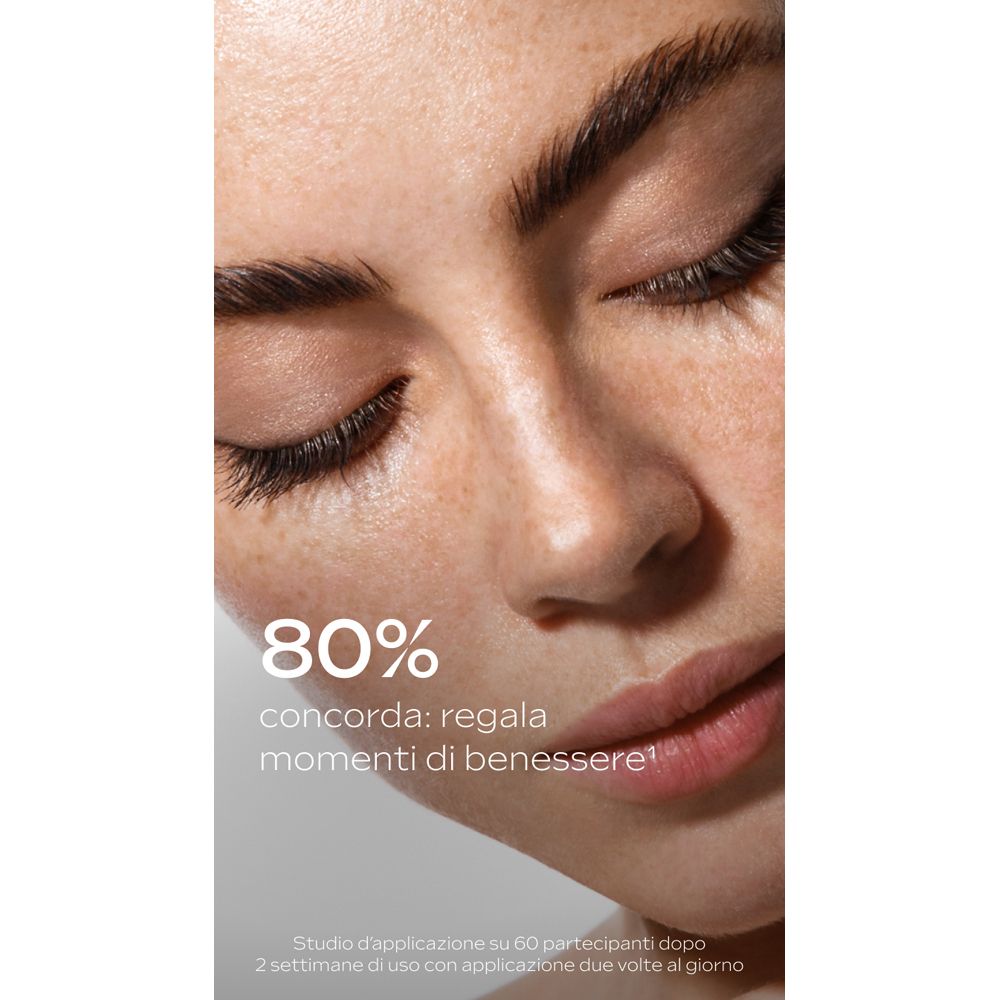 Primo piano di un viso. Testo: 80% concorda: regala momenti di benessere.