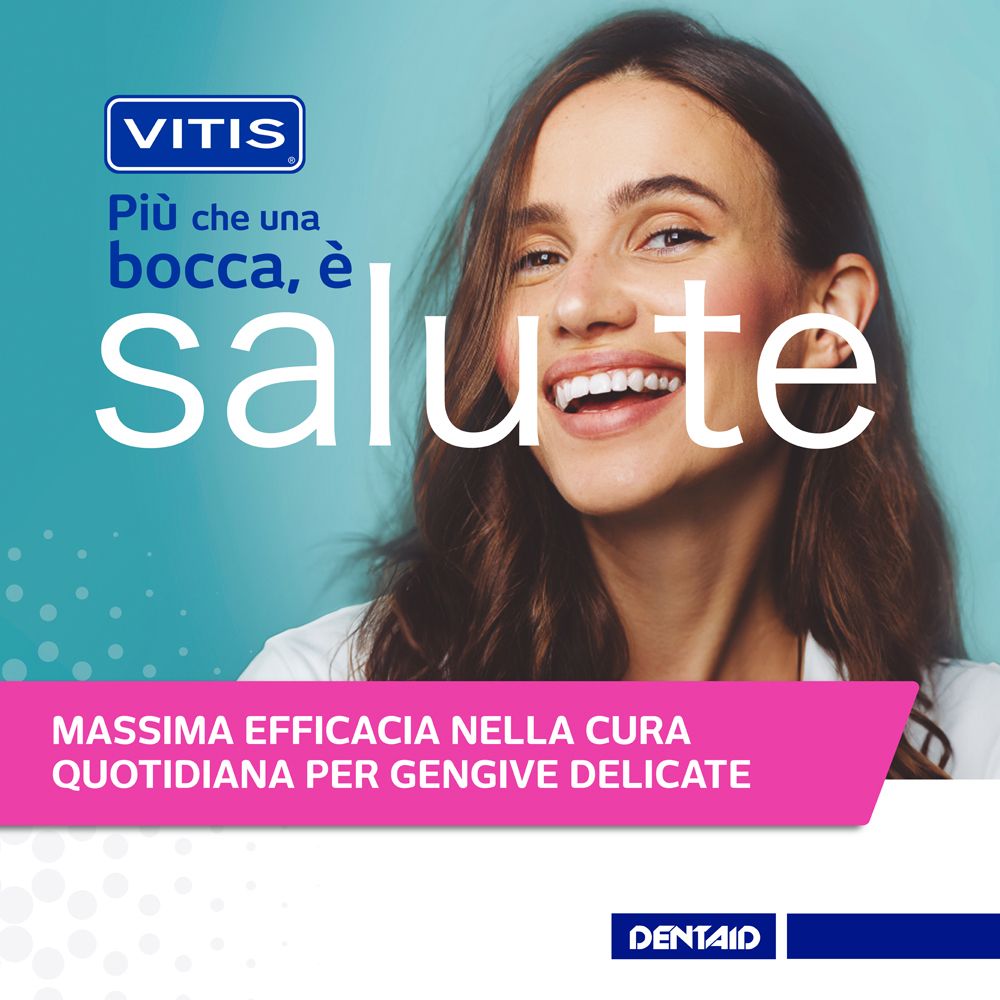 Donna sorridente, logo Vitis e testo 'Più che una bocca, è salute'.