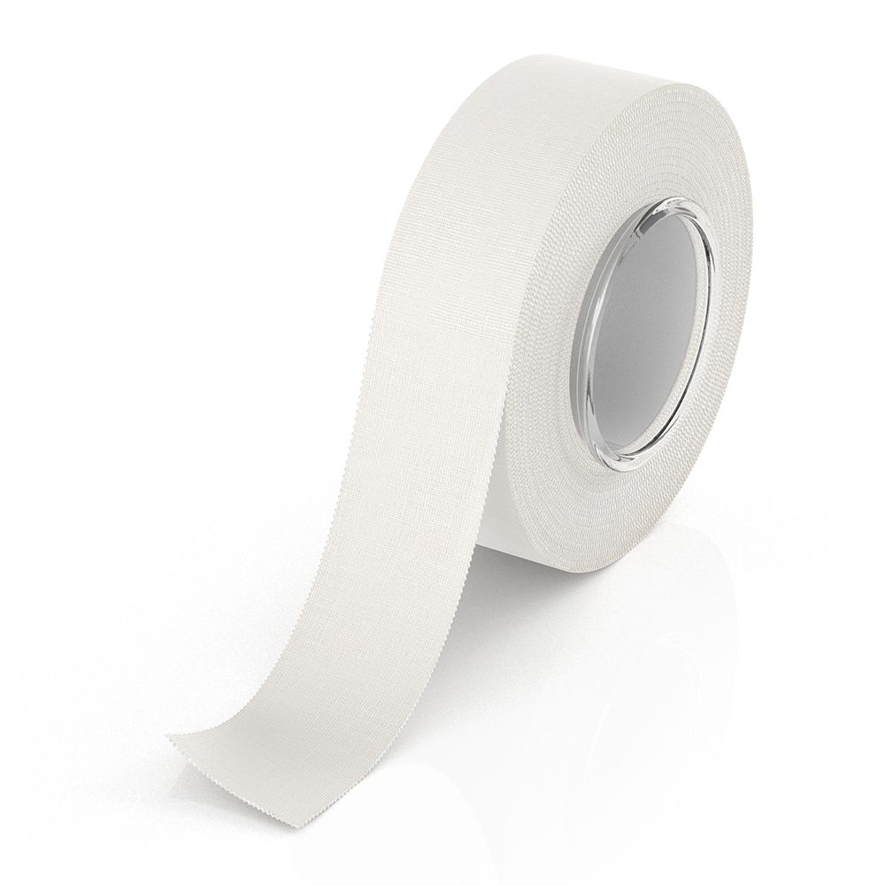 Rotolo di nastro bianco non elastico. Arrotolato, con interno visibile. Riflesso su sfondo bianco.