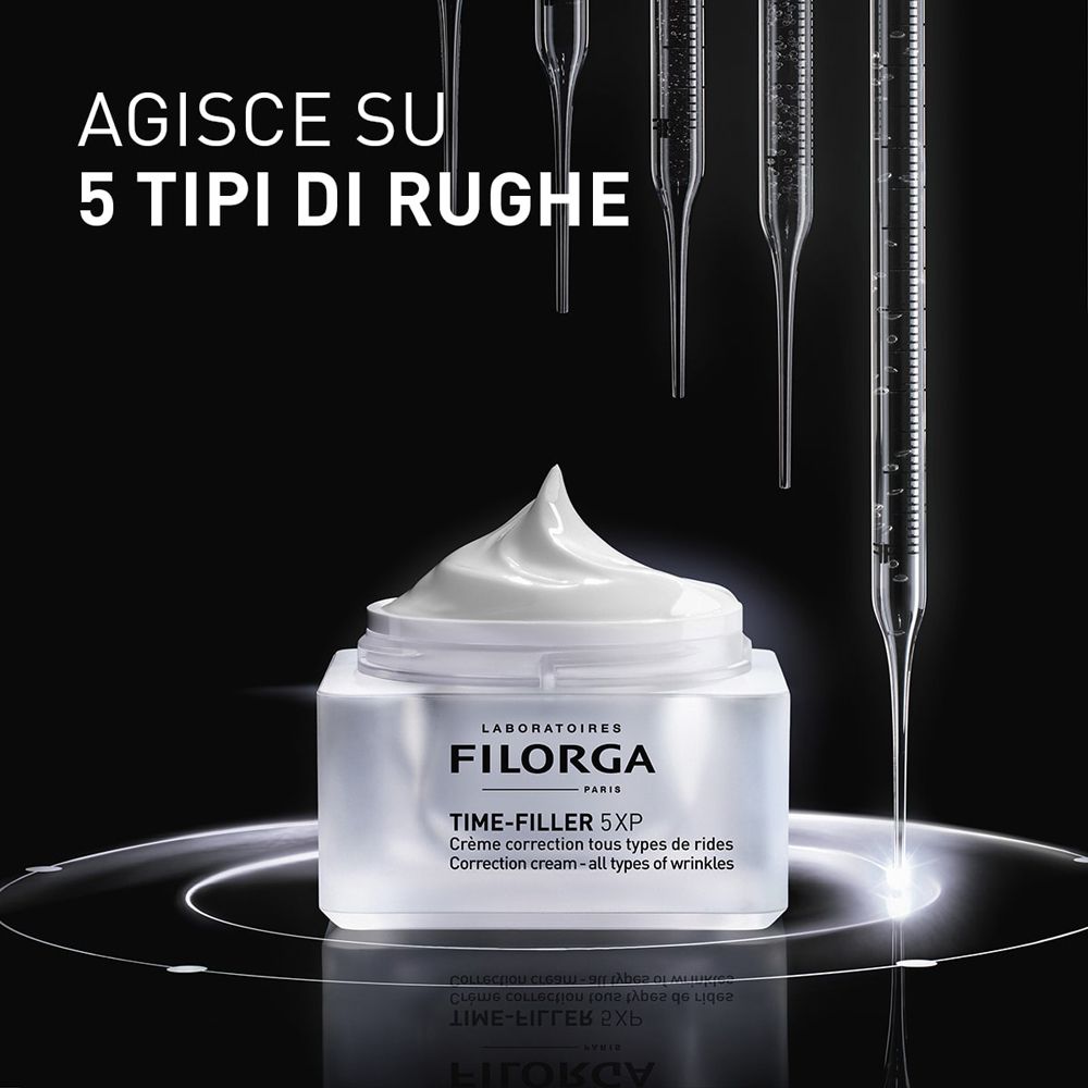 Vaso di crema aperto. Testo: FILORGA, TIME-FILLER 5XP. Crema bianca. Pipette sullo sfondo.