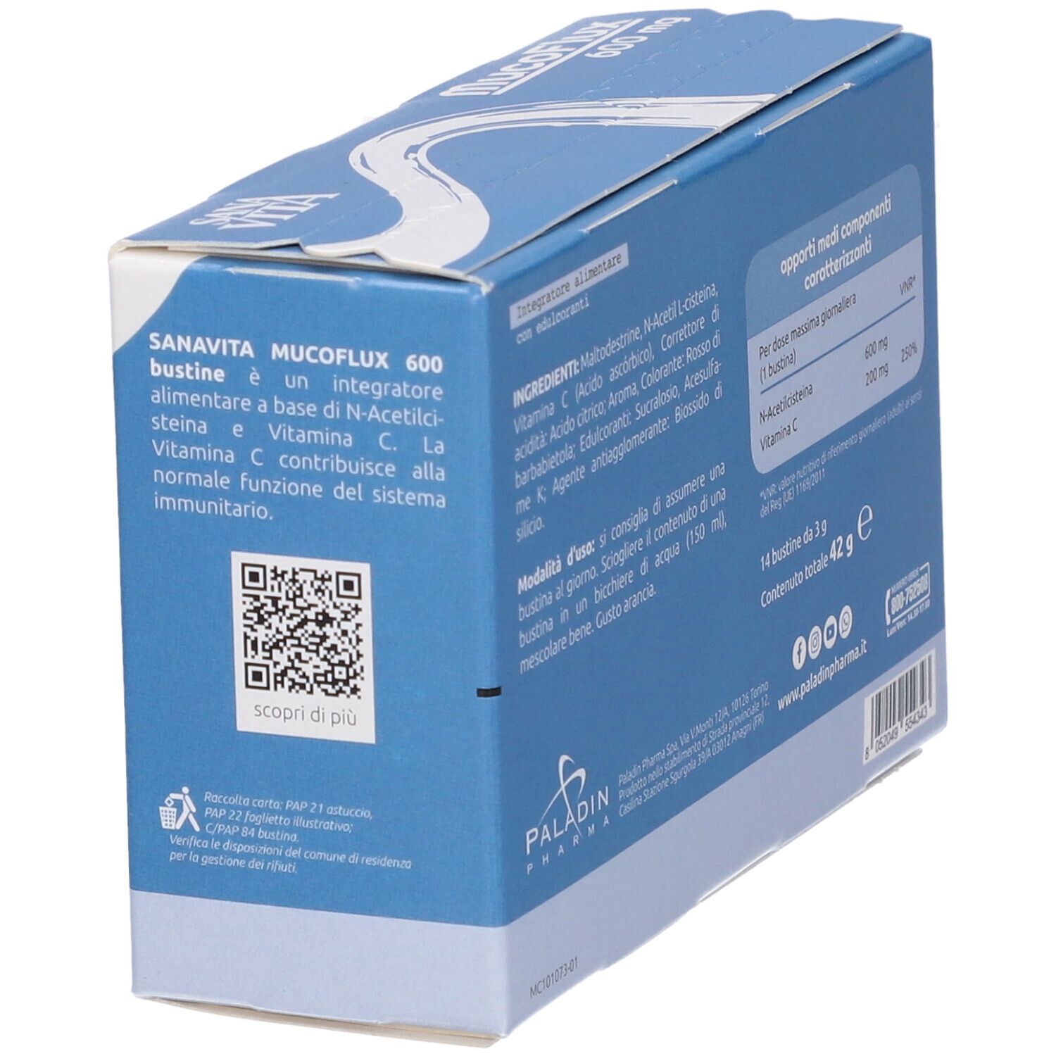 Confezione SanaVita MucoFlux 600 mg. Contiene ingredienti e informazioni nutrizionali. Gusto arancia. QR code.