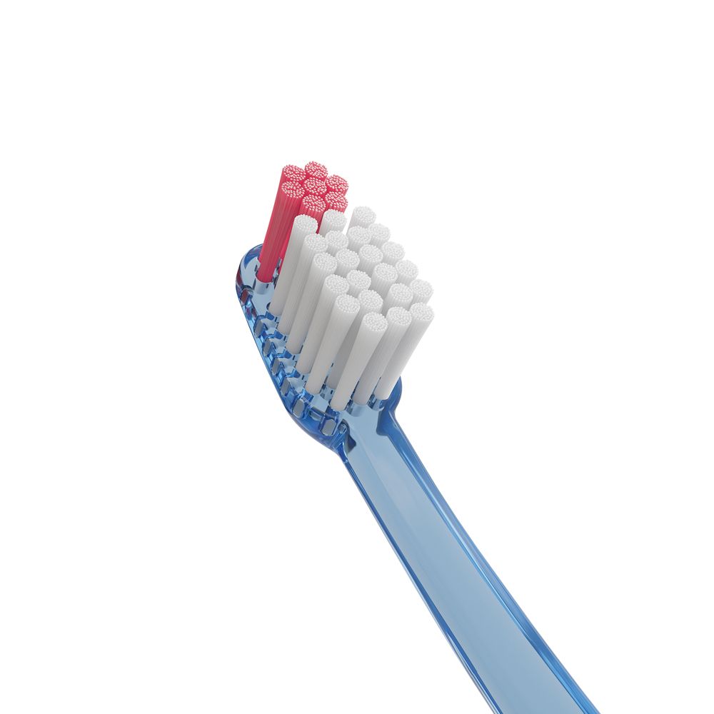 Primo piano della testina di uno spazzolino blu con setole bianche e rosse.