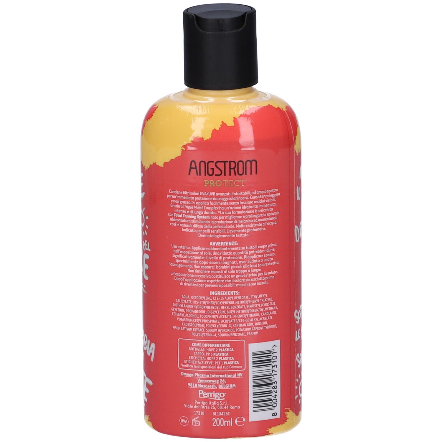 Retro di un flacone rosso con tappo nero. Testo bianco. Contiene informazioni sul prodotto e sugli ingredienti.