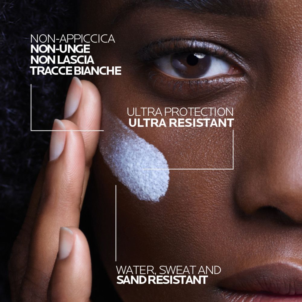 Pelle con crema bianca applicata, non appiccica, non unge, non lascia tracce.