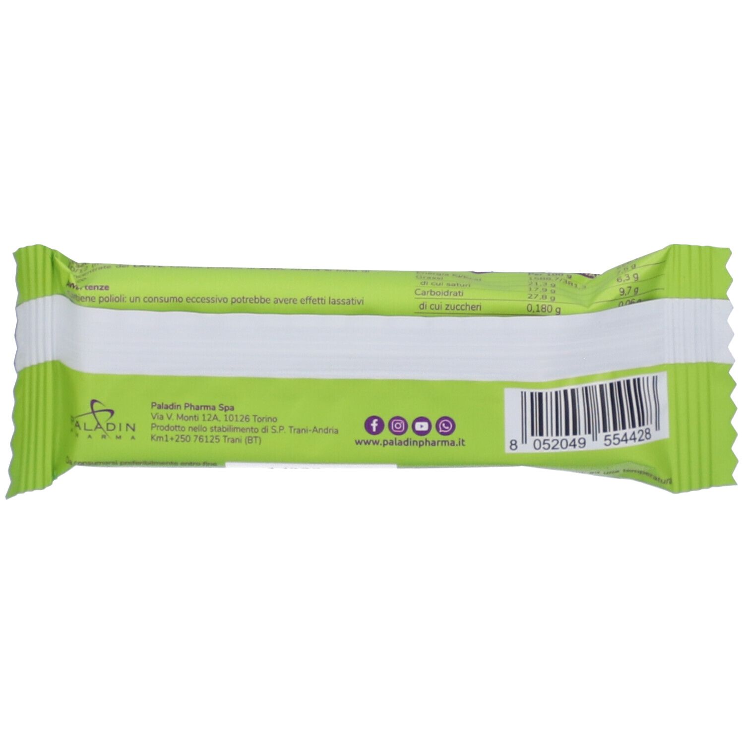 Retro della confezione della barretta proteica. Confezione verde e bianca con testo e codice a barre. Informazioni sul produttore e loghi.