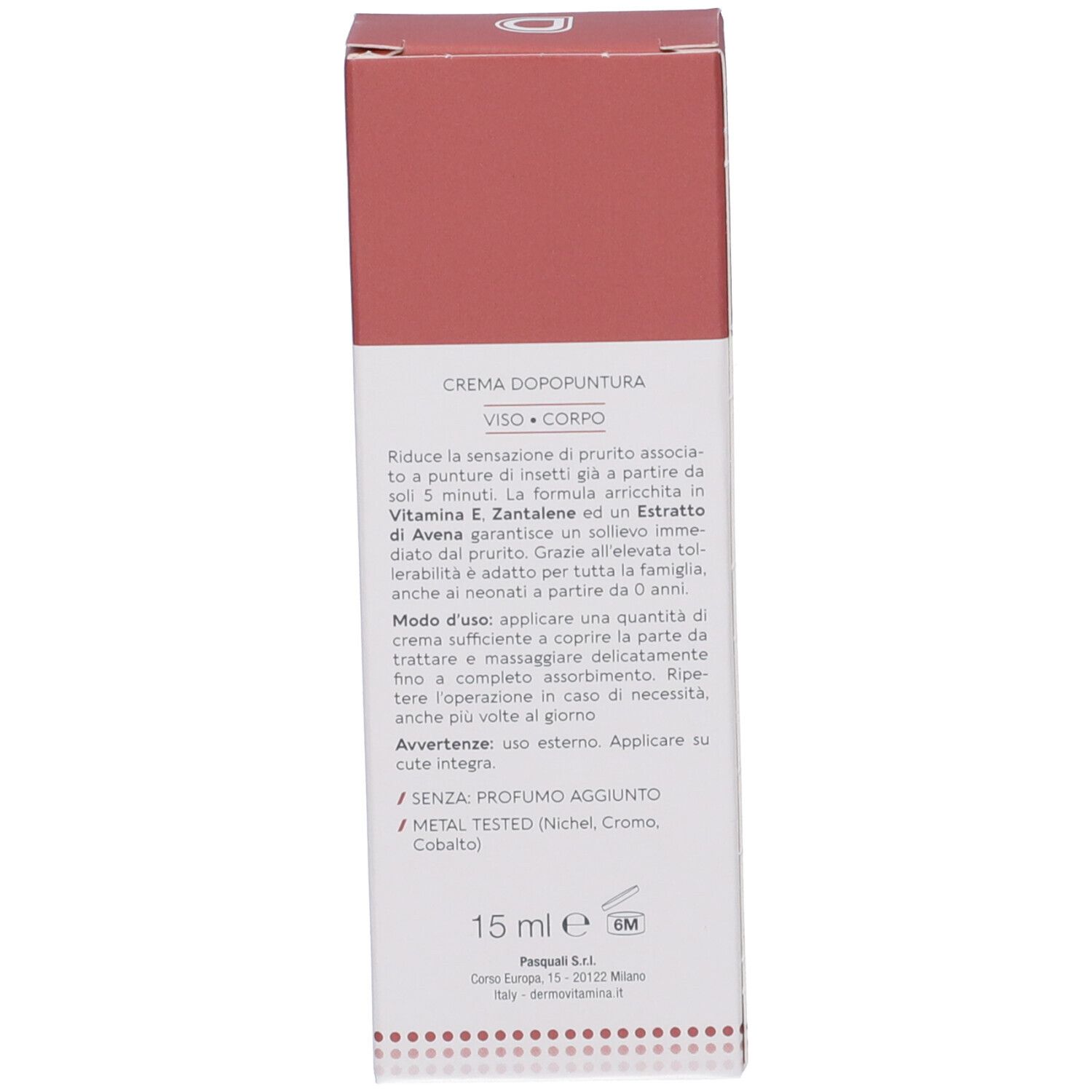 Retro della confezione del prodotto. Testo: Crema Dopopuntura. Informazioni sull'uso e sugli ingredienti. Sfondo bianco.