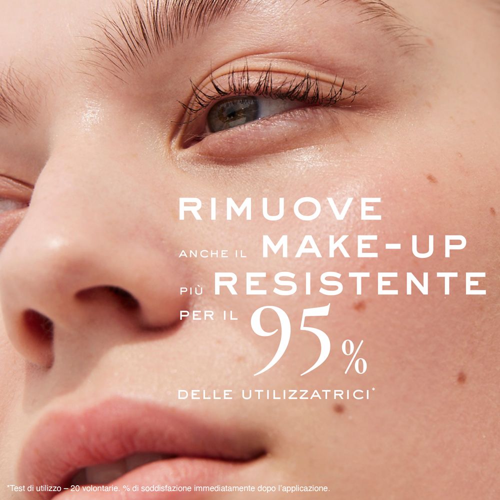 Volto di donna. Testo: Rimuove Make-up, 95% delle utilizzatrici.