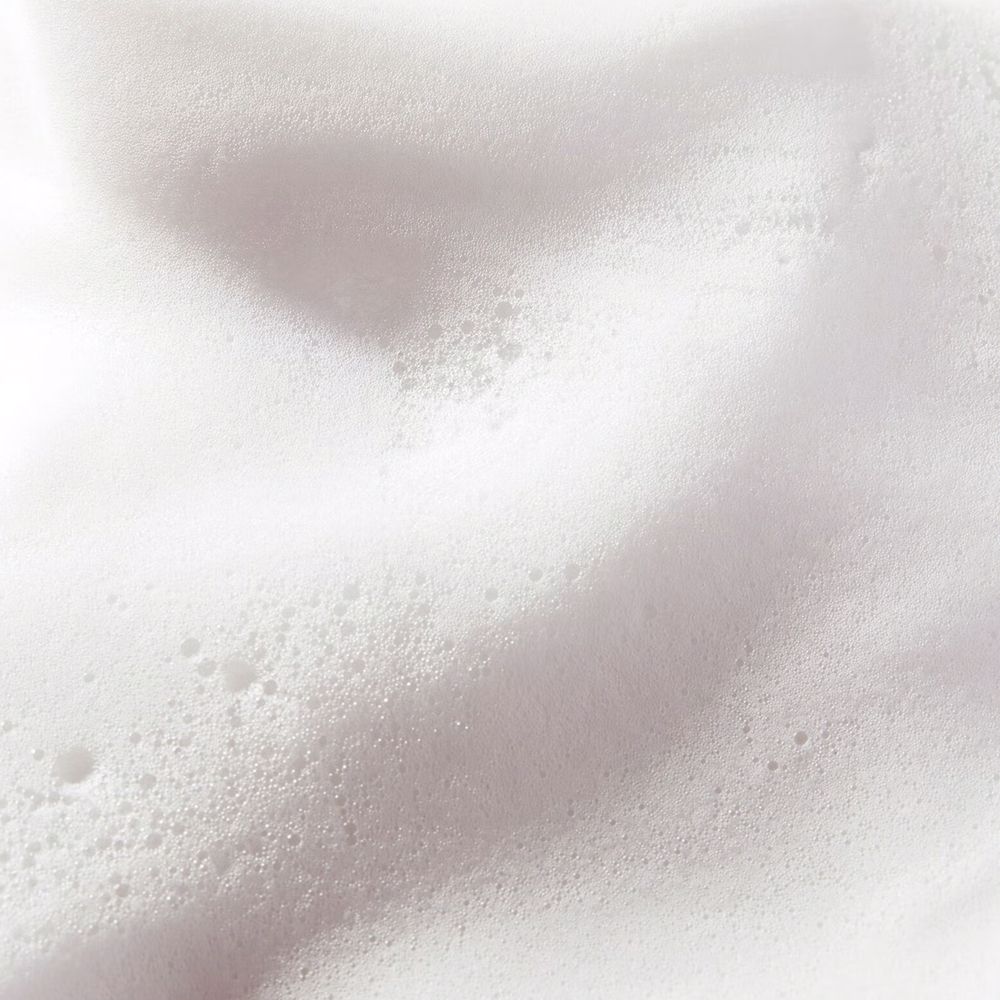 Primo piano di schiuma bianca. Texture con piccole bolle.