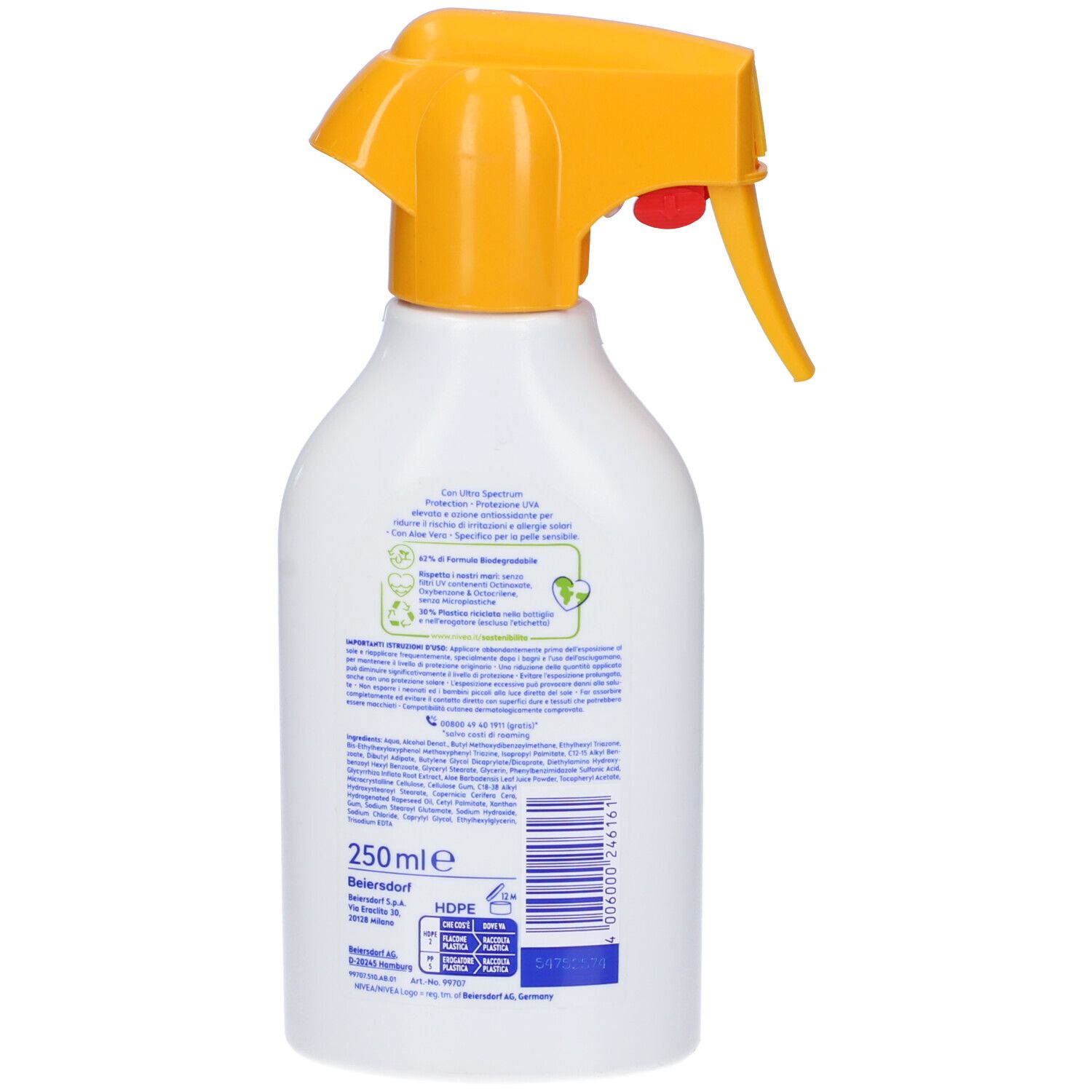 Retro del flacone di spray solare. Testo e loghi. Produttore: Beiersdorf. Flacone in plastica HDPE.