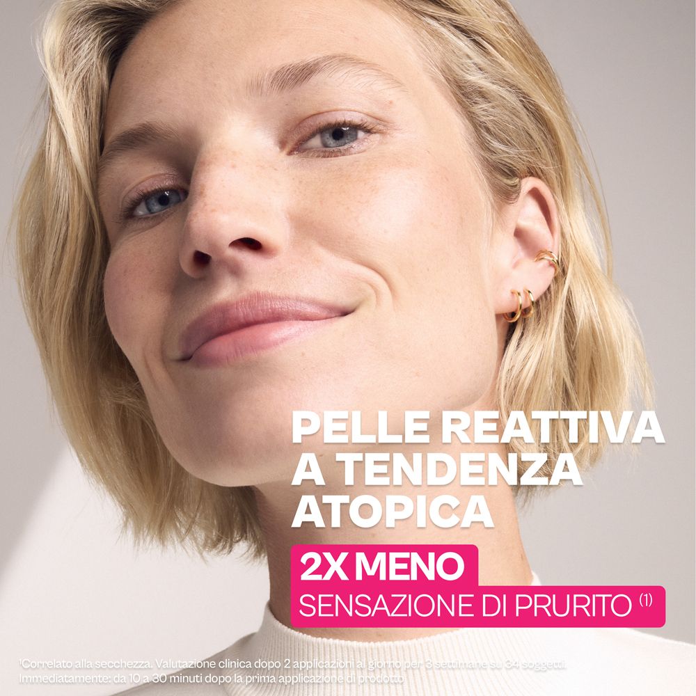 Donna con pelle atopica che beneficia di A-Derma Exomega.