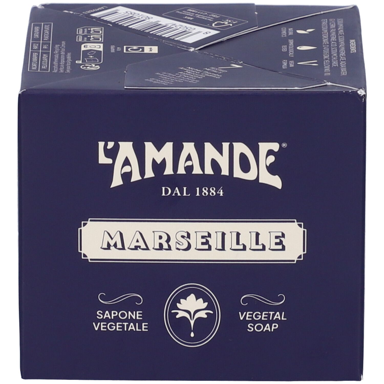 Fronte della scatola di sapone L'Amande Cubo Savon De Marseille con logo e nome del prodotto.