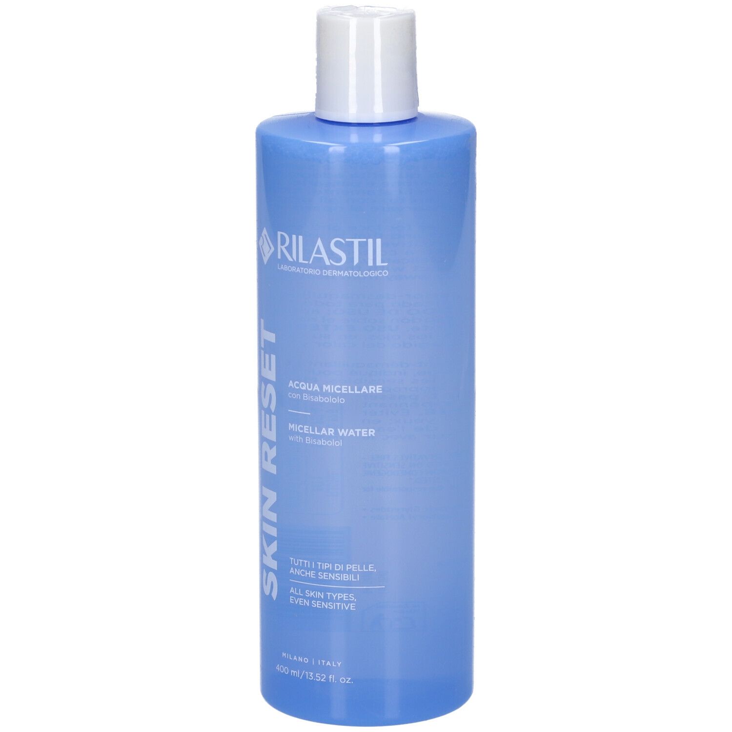 Flacone blu con tappo bianco. Scritta SKIN RESET e Rilastil. Acqua Micellare, per tutti i tipi di pelle.