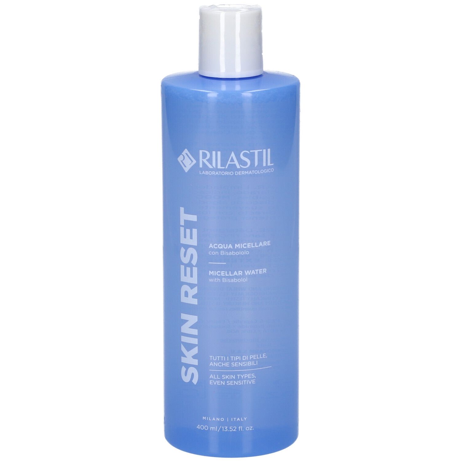 Flacone blu con tappo bianco. Scritta SKIN RESET e Rilastil. Acqua Micellare, per tutti i tipi di pelle.