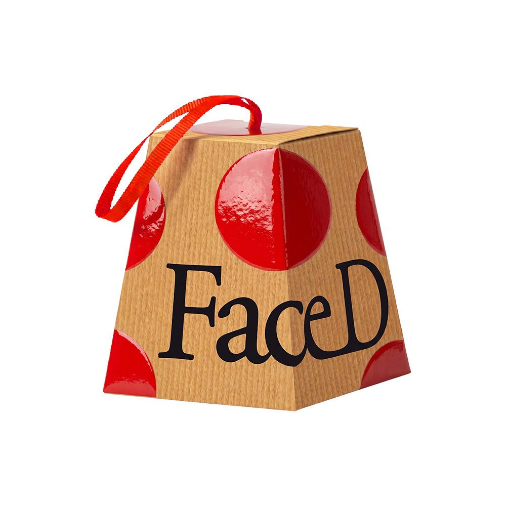 Scatola regalo decorativa a pois rossi con logo FaceD, con nastro rosso.
