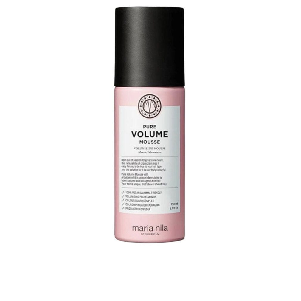 Flacone rosa con tappo nero. Scritta: Pure Volume Mousse. Vegano, senza solfati e parabeni. Marchio: Maria Nila.