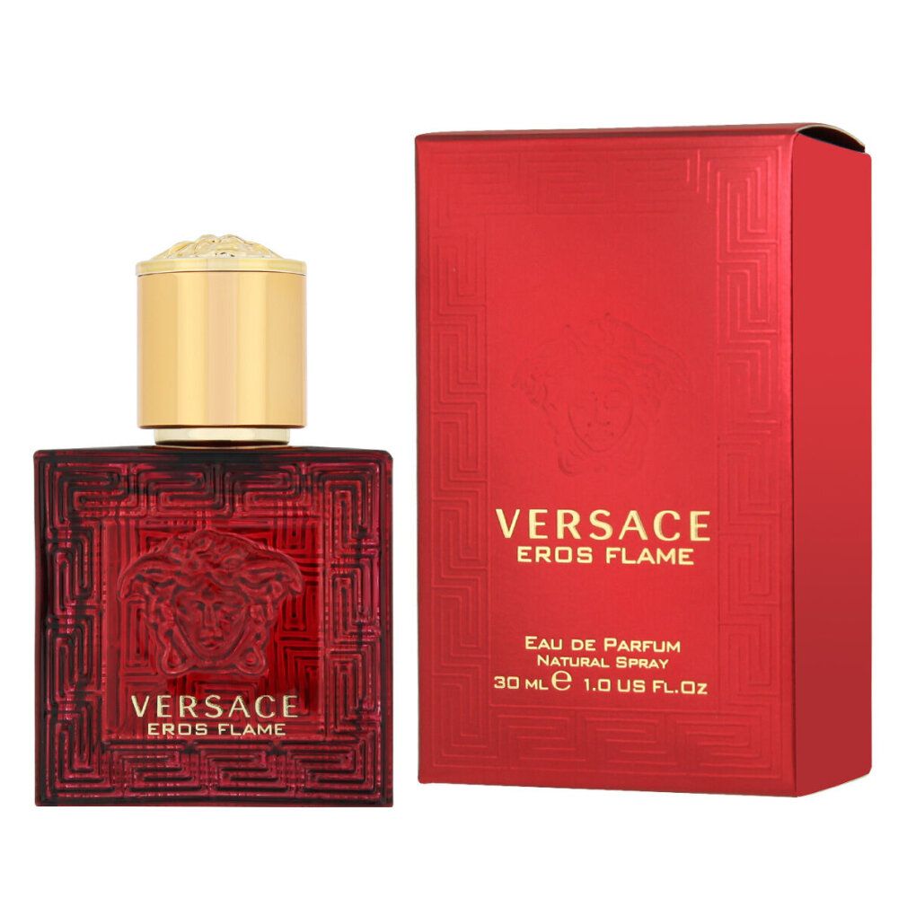 Flacone e confezione di Versace Eros Flame Eau de Parfum rosso. Forma quadrata, tappo dorato, logo in rilievo.