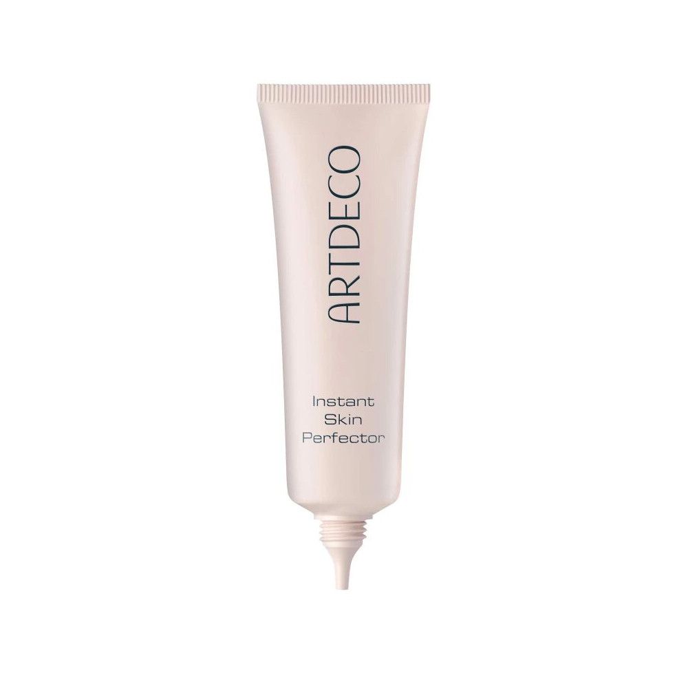 Tubo di prodotto. Scritta ARTDECO, Instant Skin Perfector. Tubo rosa, punta. Sfondo bianco.