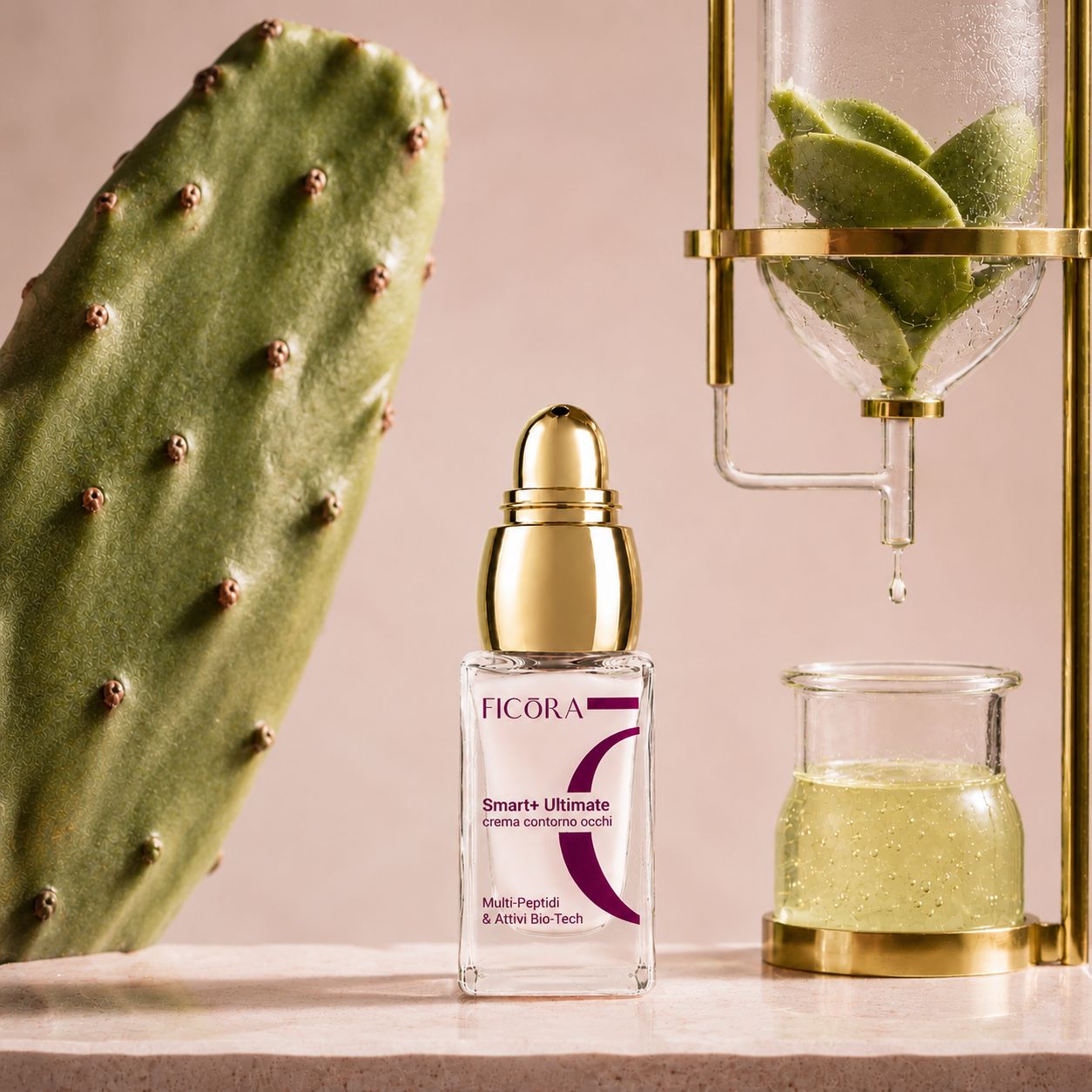 Crema contorno occhi FICORA Smart+ Ultimate in flacone di vetro con applicatore dorato.