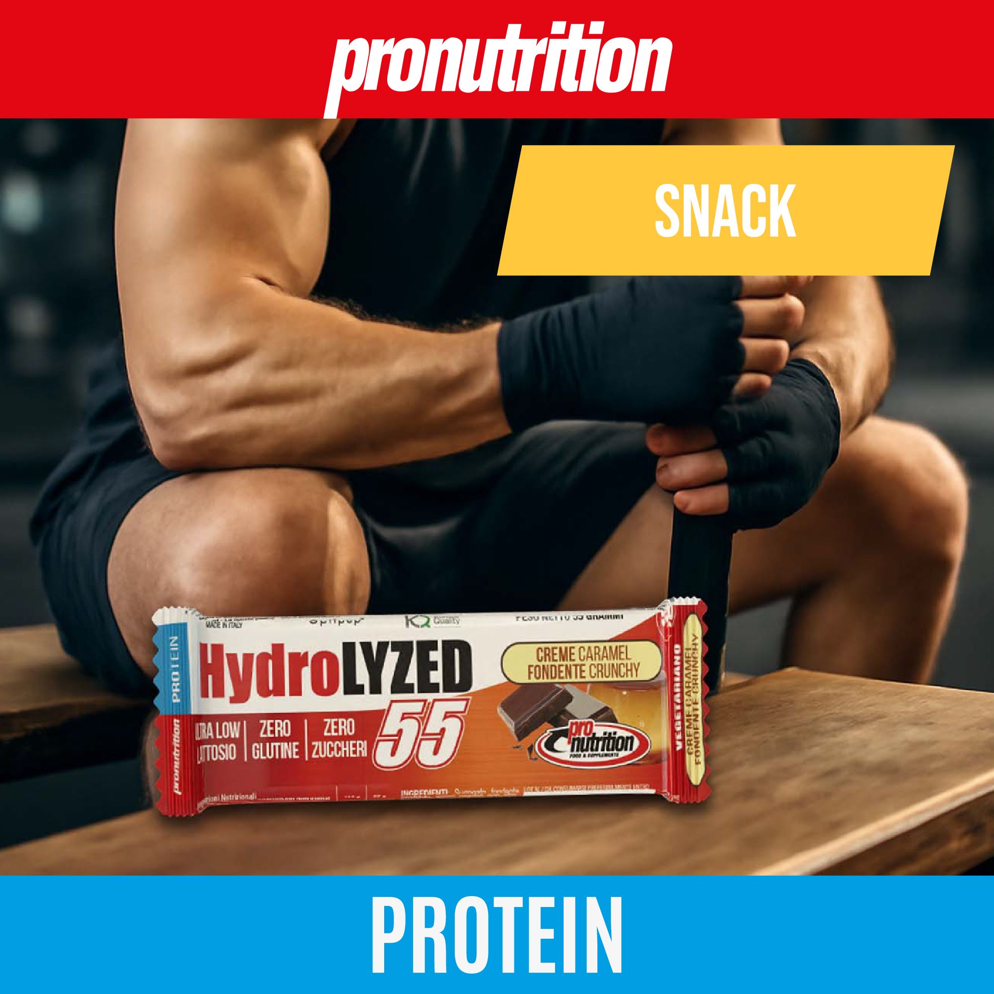 Barretta proteica su una panchina. Scritta: HydroLYZED 55, Zero, Senza glutine, Senza zucchero. Uomo con bende seduto accanto. Snack.