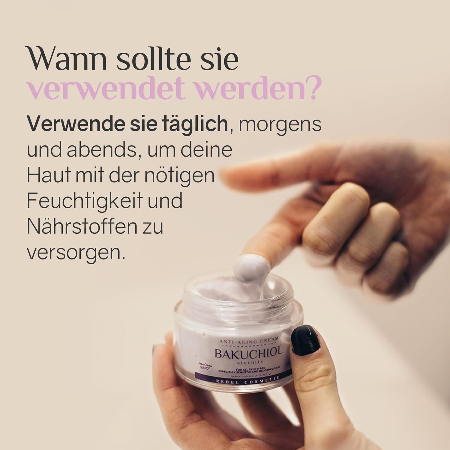 Mano con crema sul dito. Vasetto di crema con coperchio. Scritta: Bakuchiol, Anti-Aging Cream. Testo: Usare mattina e sera quotidianamente.