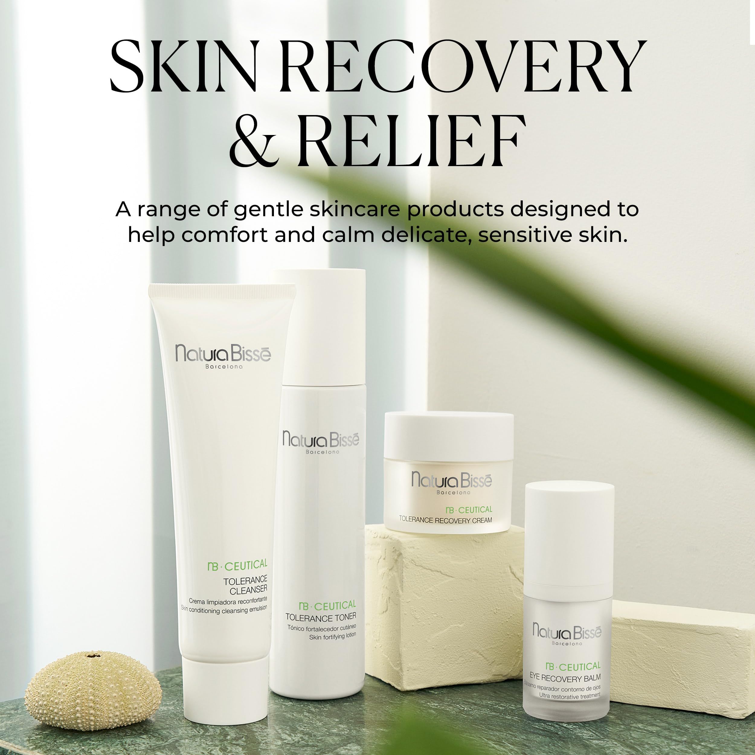 Diversi prodotti su una superficie. Testo: Skin Recovery & Relief. Prodotti nb-ceutical.