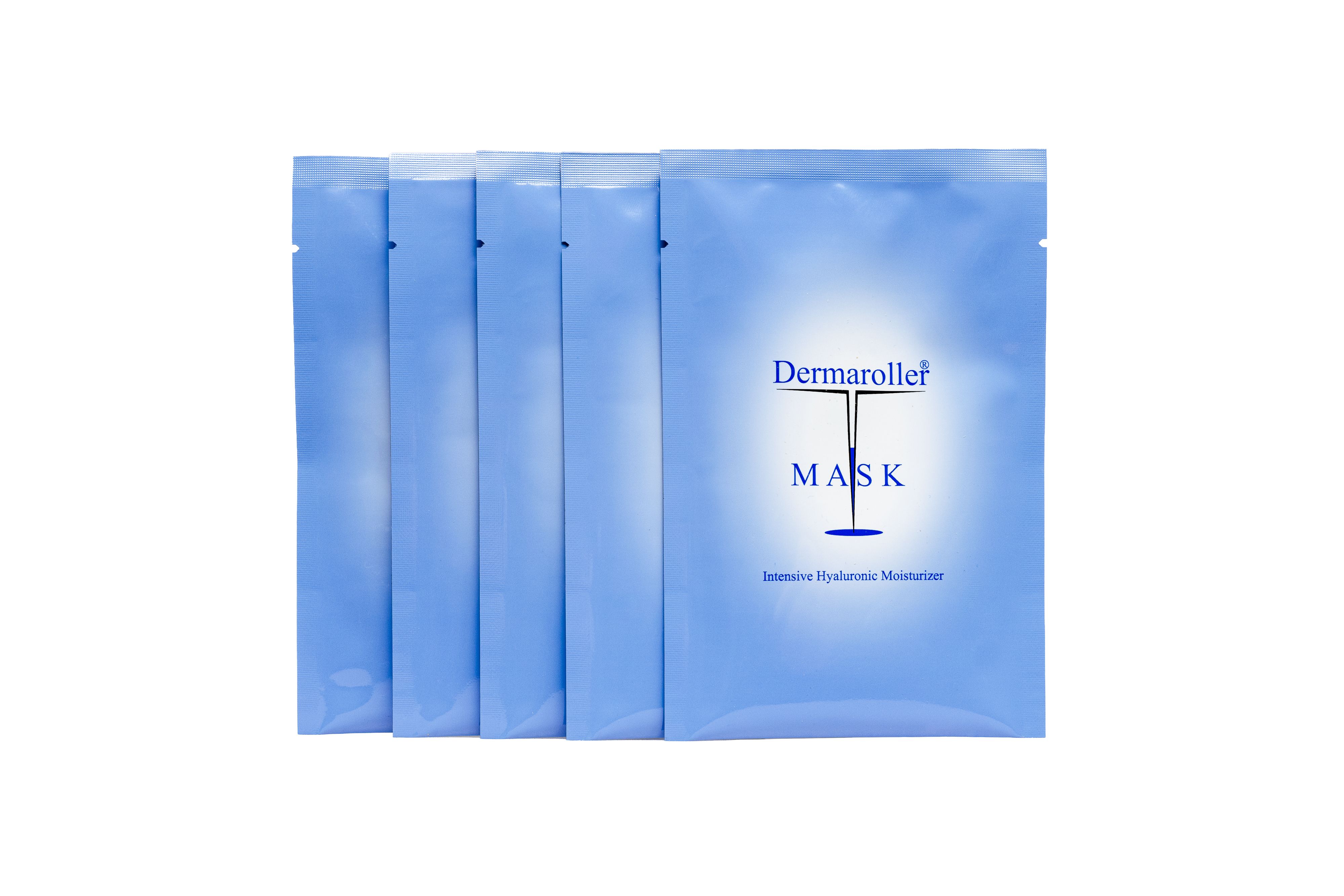 Cinque maschere Dermaroller confezionate singolarmente in bustine blu.