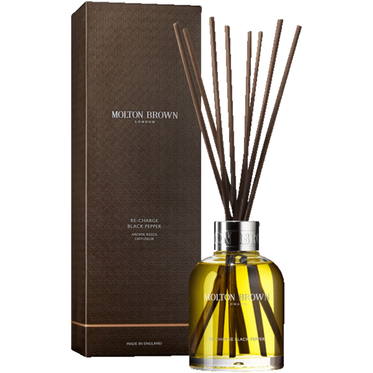 Prodotto con confezione. Bottiglia con liquido giallo e bastoncini di legno. Confezione marrone con nome del marchio e del prodotto.