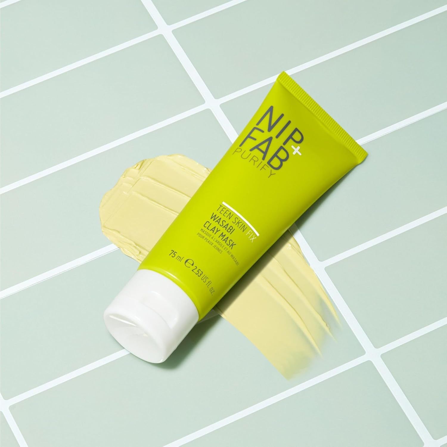 Tubo verde con tappo bianco e maschera gialla. Scritta: NIP+FAB PURIFY, Teen Skin Fix Wasabi Clay Mask.