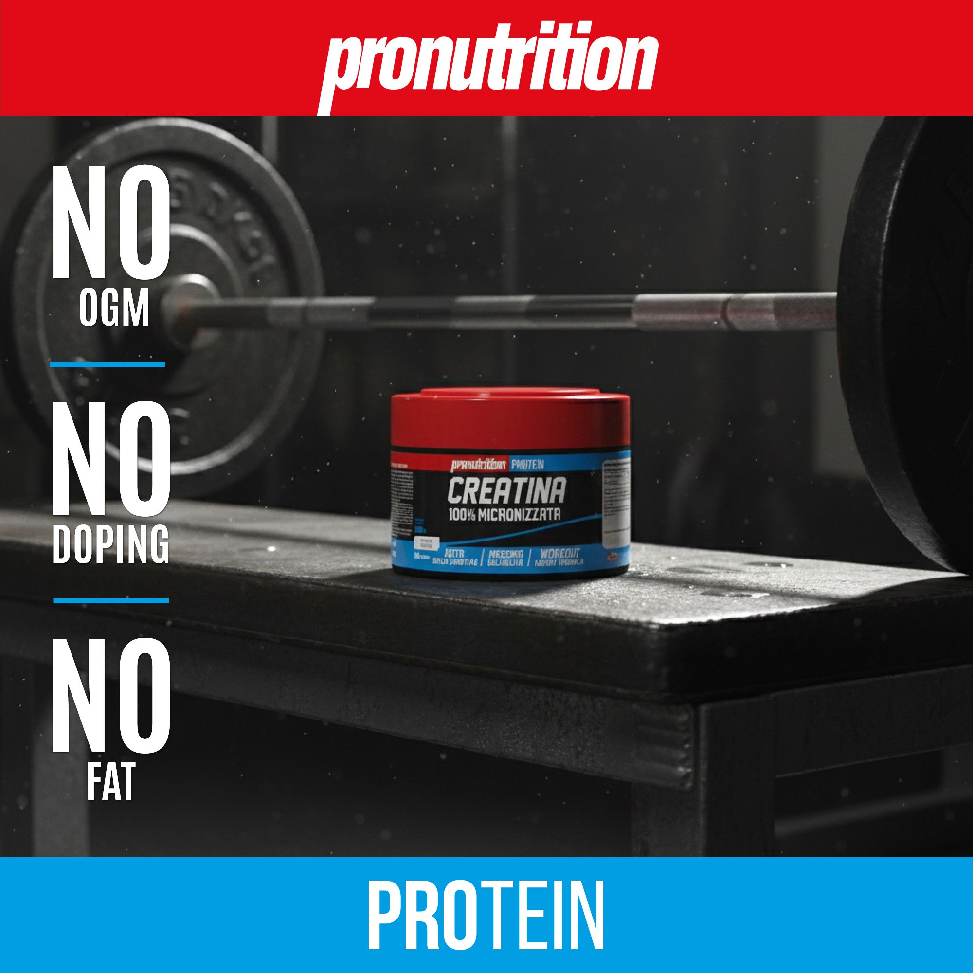 Barattolo di integratore rosso e blu. Testo: Creatina 100% Micronizzata. Manubrio e pesi sullo sfondo.