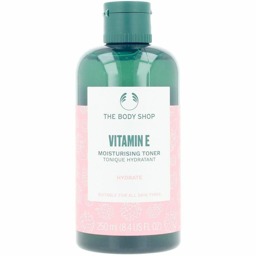 Flacone verde con etichetta rosa. Scritta: Vitamin E, Moisturising Toner, Hydrate. Marchio: The Body Shop. Adatto a tutti i tipi di pelle.