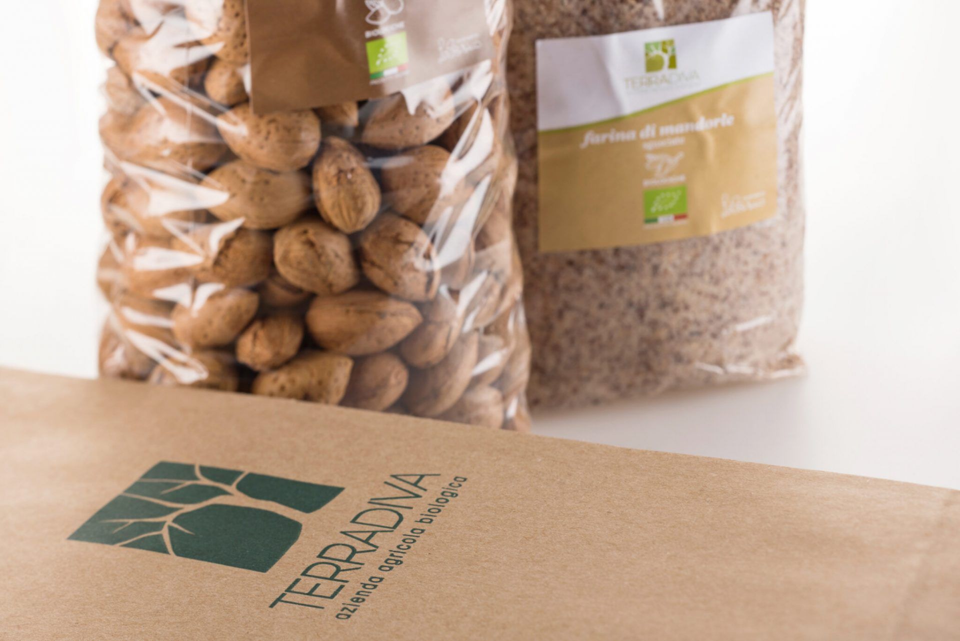 Terradiva farina mandorle sgusciate biologiche