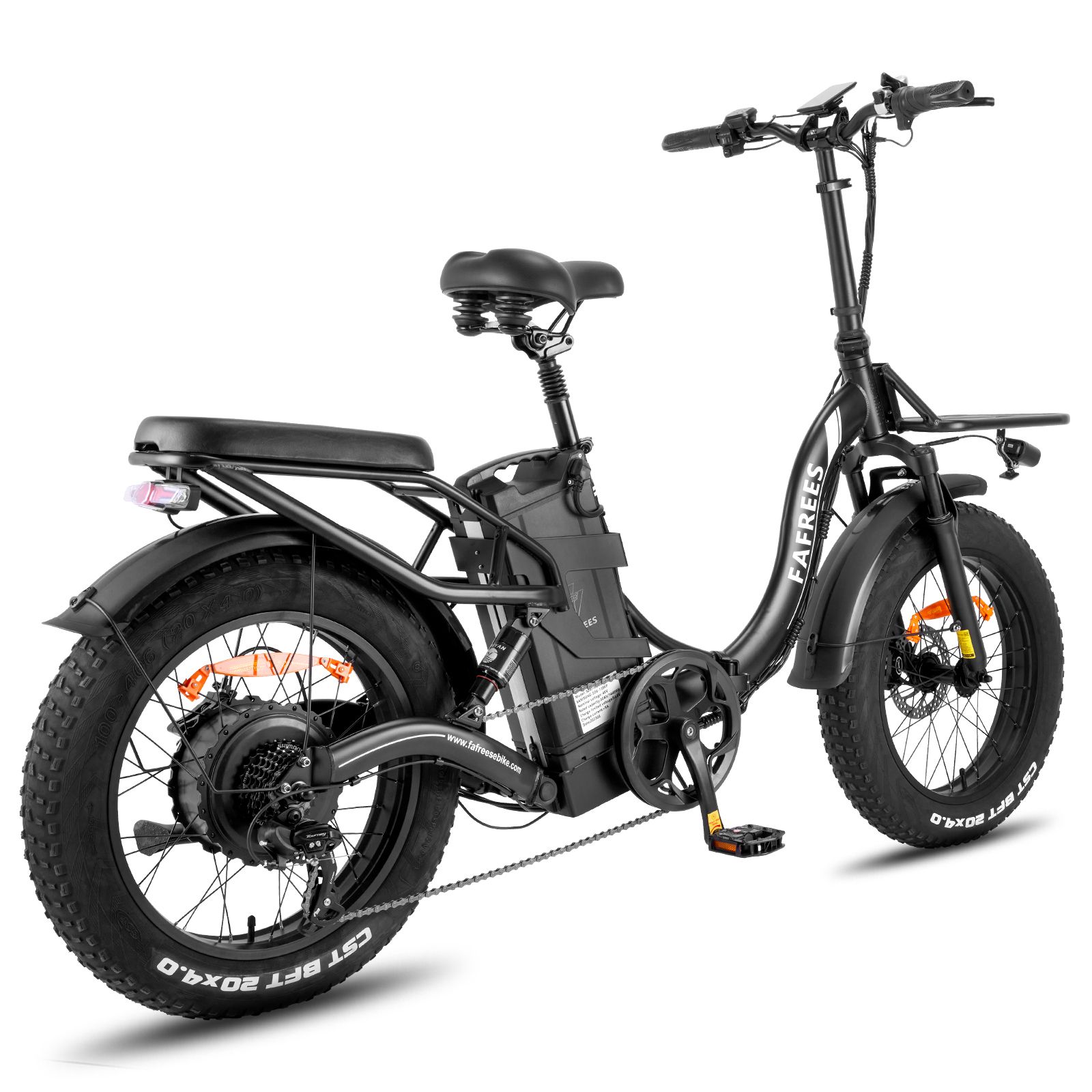 E-bike Fafrees nera con pneumatici larghi, portapacchi e cestino anteriore. Visibili: batteria, freni a disco, pneumatici CST.