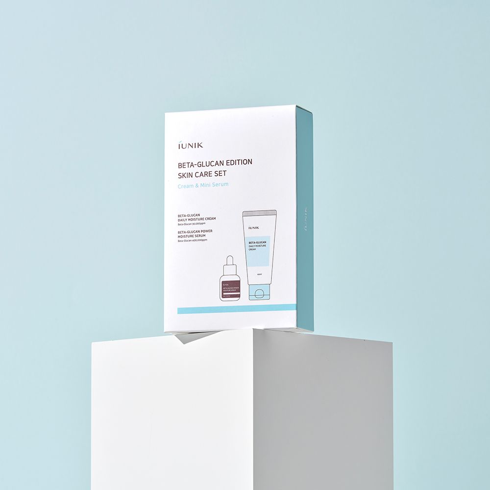 Set di prodotti in confezione bianca. Contiene crema e siero. Scritta: iUNIK Beta-Glucan Edition Skin Care Set.