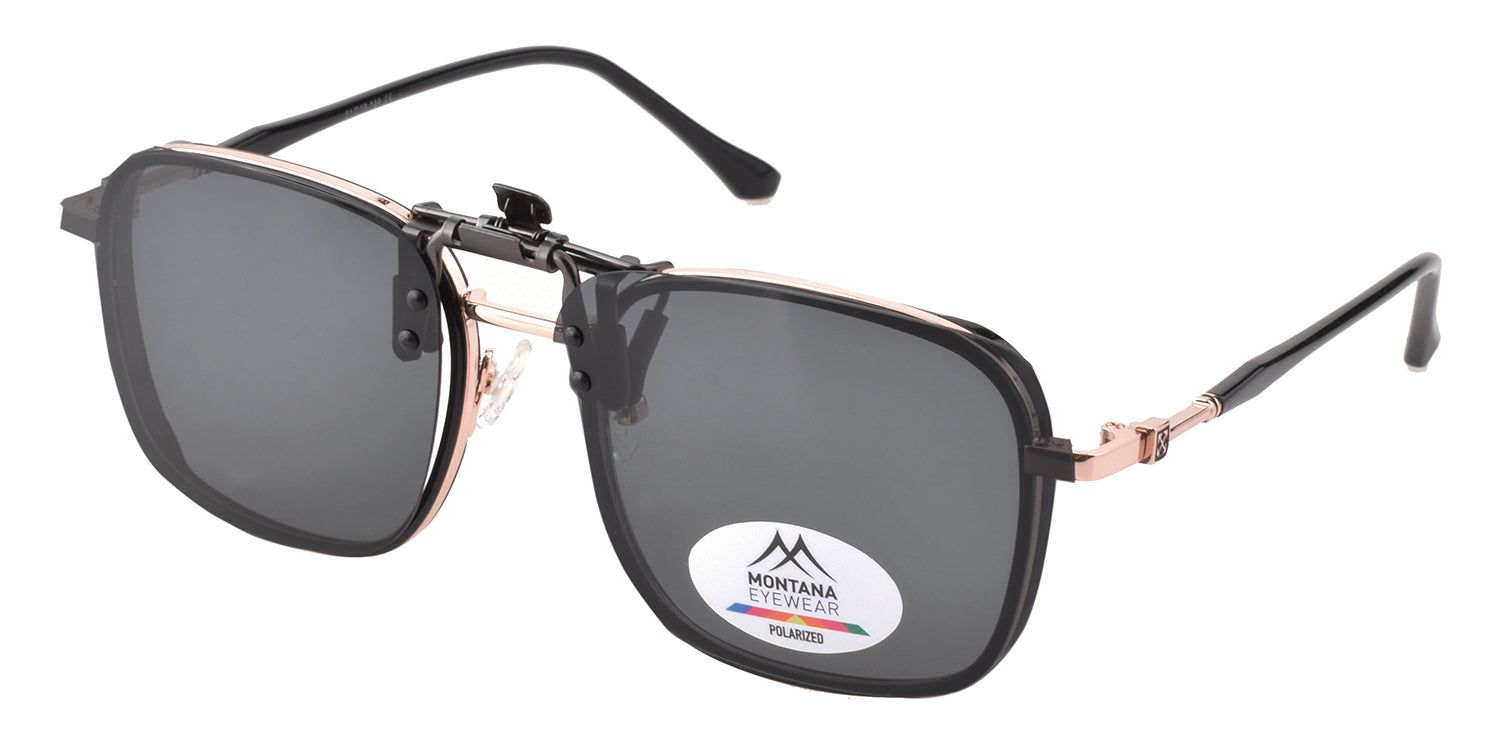Occhiali da sole con clip-on. Montatura nera, dettagli dorati. Logo Montana Eyewear e indicazione di polarizzazione.