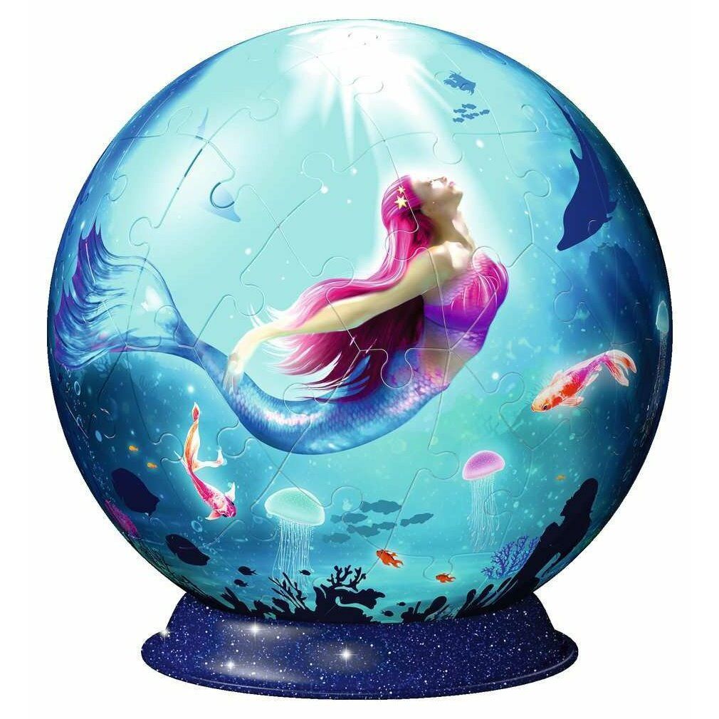 Puzzleball 3D assemblato con sirena. Forma sferica, base blu, sirena nell'acqua.