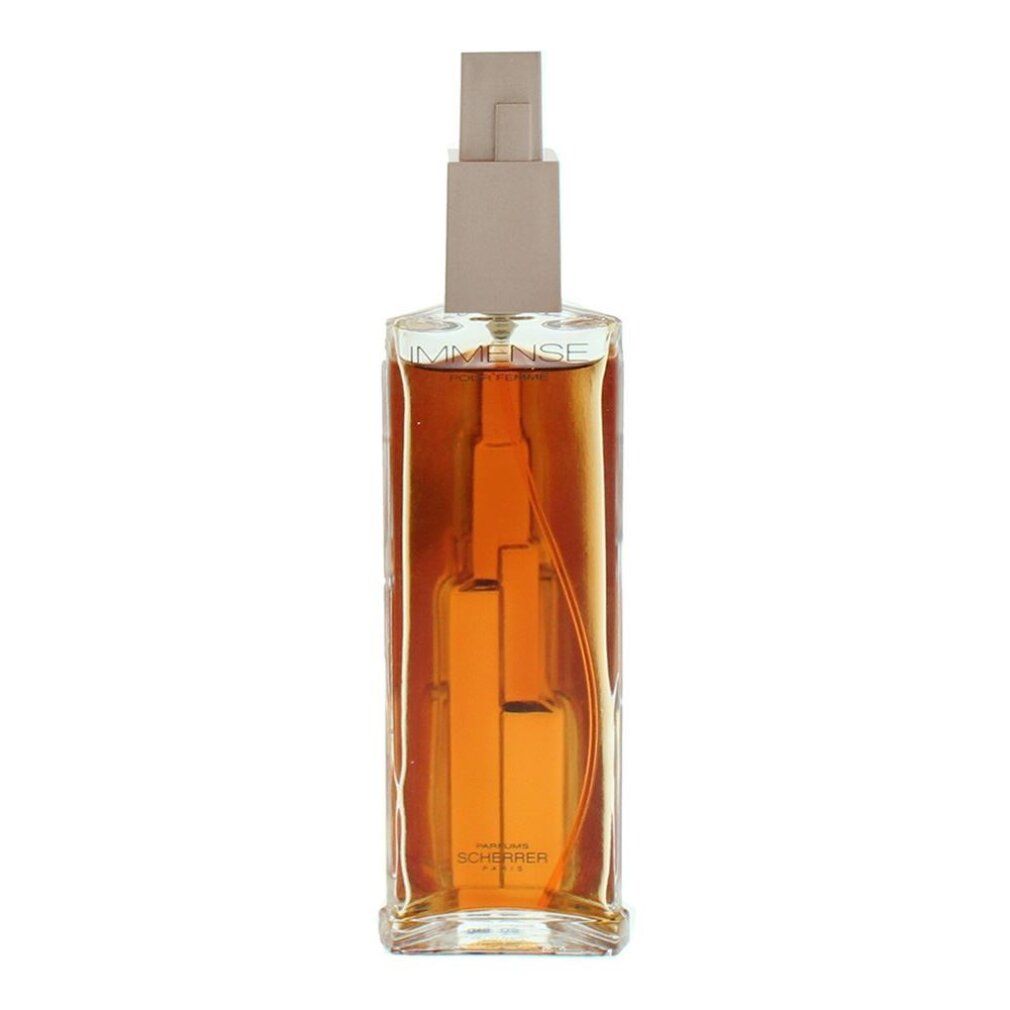 Flacone di profumo. Flacone rettangolare con liquido marrone. Tappo beige. Scritta in basso.