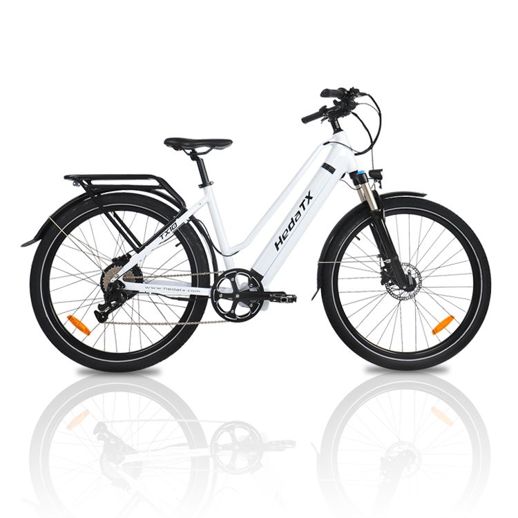 E-bike bianca HedaTX TX10. Pneumatici neri, parafanghi, portapacchi. Logo HedaTX sul telaio.