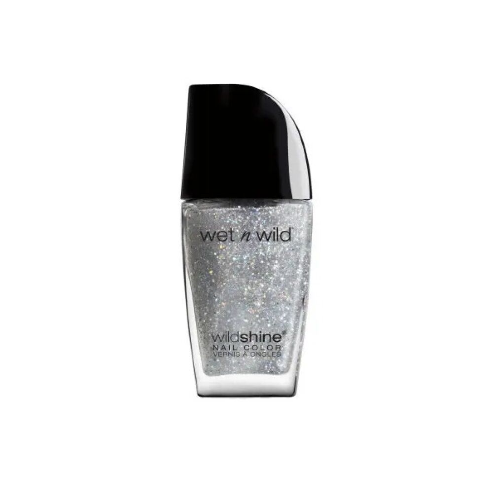 Flacone di smalto glitterato argento. Tappo nero. Scritta: Wet n Wild Wild Shine Nail Color.