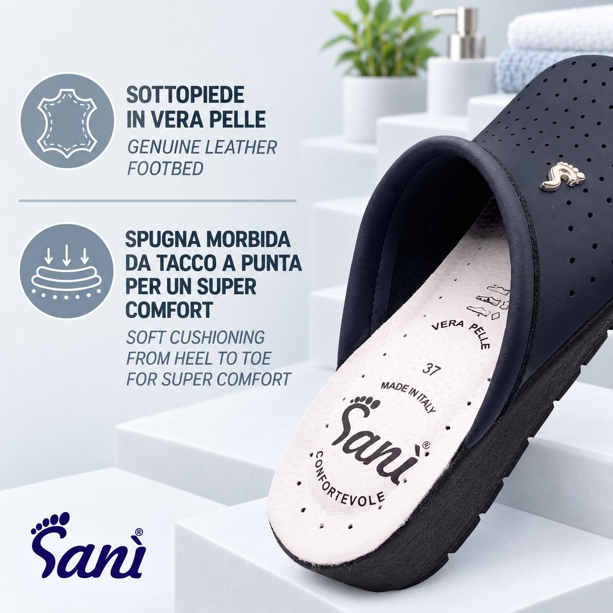 Zoccolo bianco traforato con logo a forma di piede argentato. Suola con battistrada. Soletta in pelle.