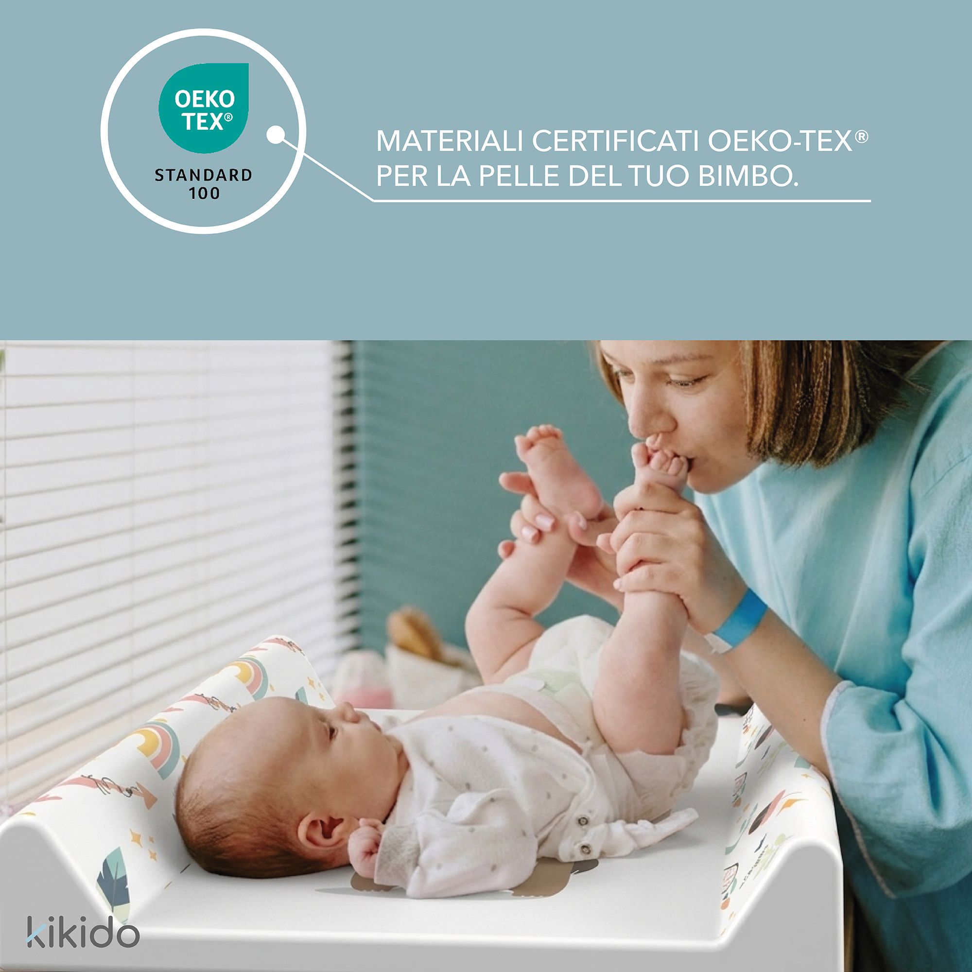 Materassino fasciatoio certificato OEKO-TEX® Standard 100, impronta del piede del bambino.