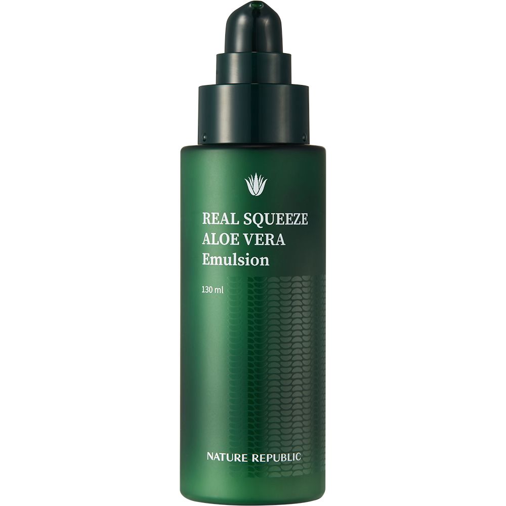 Flacone verde con pompa. Testo: Real Squeeze Aloe Vera Emulsion. Marchio: NATURE REPUBLIC.
