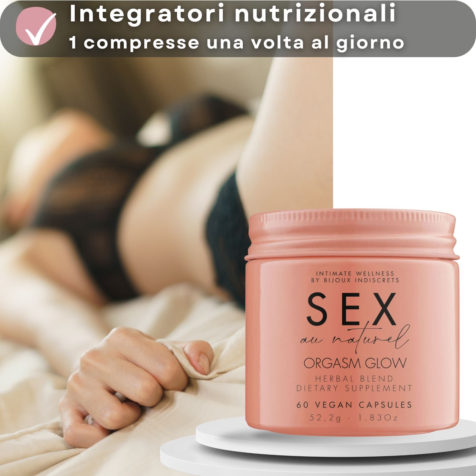 Donna a letto. Barattolo SEX au naturel ORGASM GLOW. 60 capsule vegane. Benessere intimo.