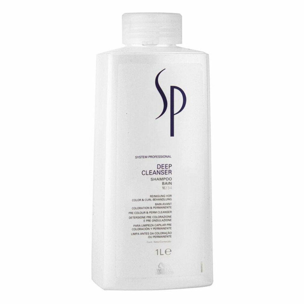 Flacone di shampoo bianco con logo SP. Testo: Deep Cleanser Shampoo, 1L. Per colorazione & permanente. Logo Wella.
