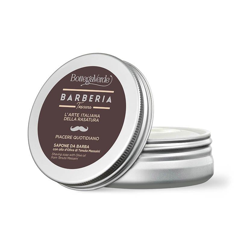 Barattolo rotondo di sapone da barba. Coperchio con logo e scritta. Barattolo aperto con sapone cremoso.