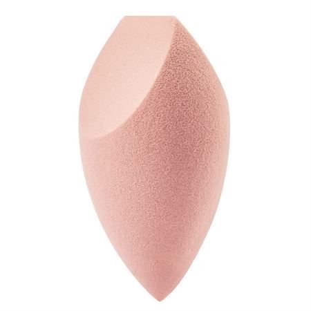 Una spugnetta per il trucco rosa con punta smussata su sfondo bianco.