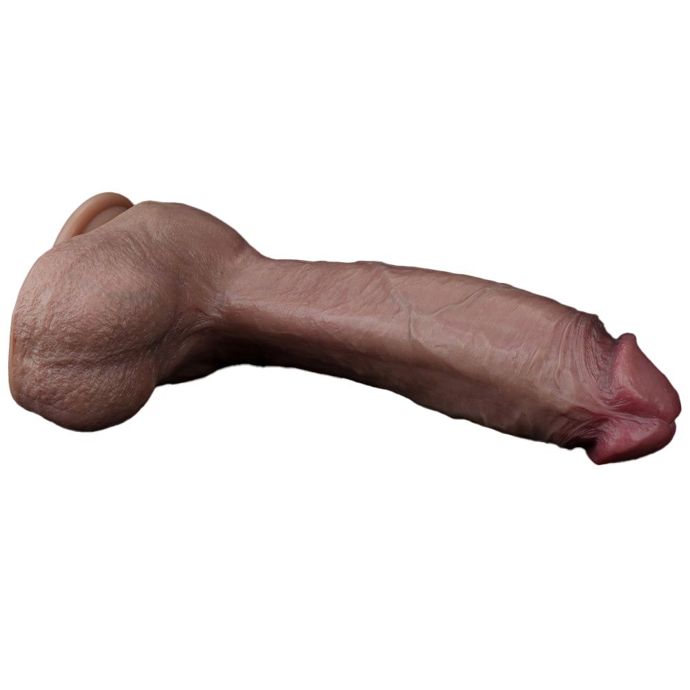 Dildo marrone con punta rosa. Superficie dettagliata. Base e punta differenziate. Posizione orizzontale.