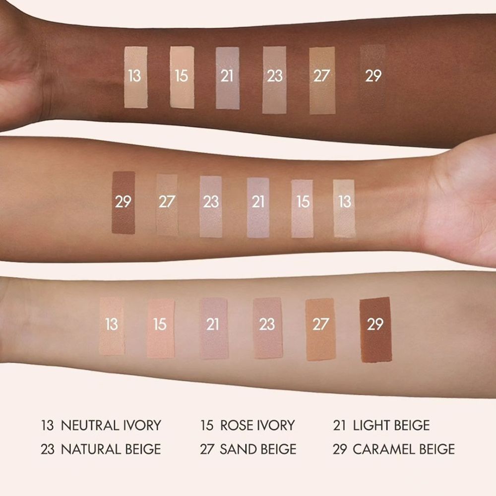 Braccia con campioni di colore PURITO Wonder Releaf Centella BB Cream. 6 tonalità, tra cui 27 Sand Beige. Testo: Nomi delle tonalità.