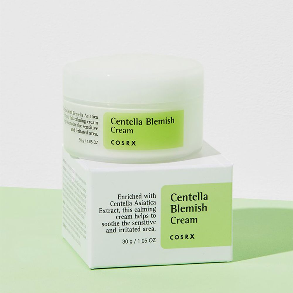 Crema COSRX Centella Blemish in vasetto bianco con scatola.
