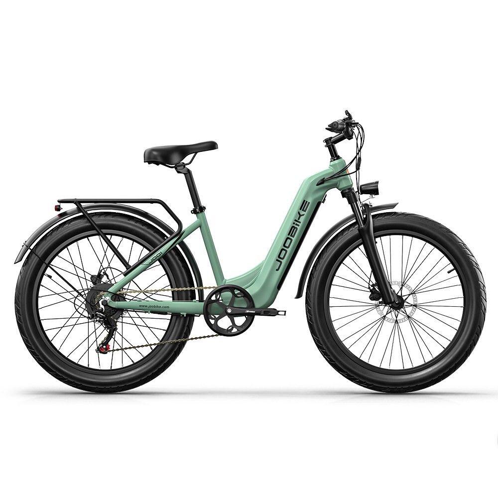 Bicicletta elettrica verde chiaro con pneumatici neri e portapacchi. Logo JOOBIKE sul telaio. Batteria 48V.
